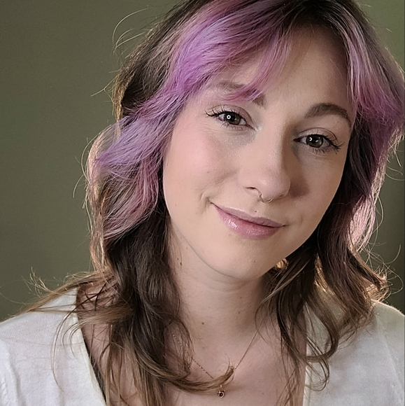 Meet your Posher, Laura - Picture 1 of 1